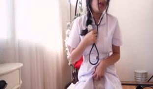 制服美乳女神『掉掉』白丝袜看护妇紧缚调教 美腿丝