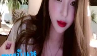 美眉看到你的鸡巴后，漏出了性奋的表情-中文音声