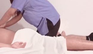 按摩治疗师同意额外的服务
