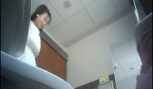 国际大厦某职业培训中心女厕偷拍个人觉得这厕所设计
