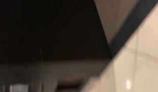 G楼梯间摸自己的女朋友 真特么骚 出门都不穿内裤