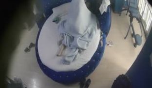 专业炮房猥琐小青年与身材苗条美乳女友啪啪啪肏的很