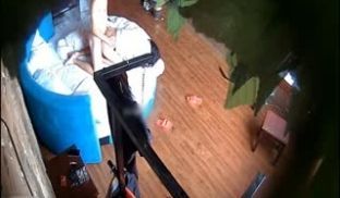 精品酒店偷拍文静漂亮的大学美女被很会玩的男友绑在