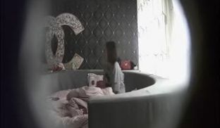 精品酒店偷拍黑丝短裤气质女白领和男同事偷情开房,
