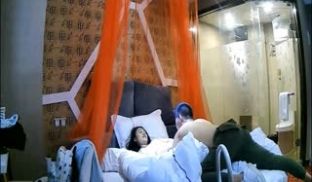 精品酒店偷拍高挑性感的女神级超短裙黑色内裤美女衣