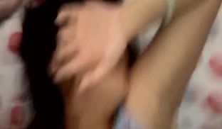 老哥中午不在家弄醒午睡的嫂子干她听她幸福的尖叫呻