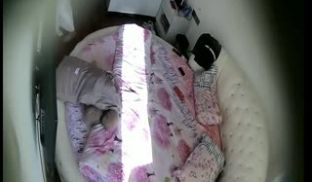 等候许久的饥渴小伙也不让大白屁股女友洗一洗扒掉裤