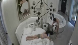 眼镜男喜欢舔脚挑逗一番直接扒掉美女白领内裤露出大