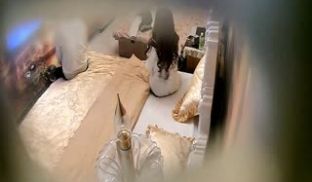 校园附近主题宾馆长卷发美女学生妹与四眼男友开房啪