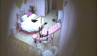 年轻性感大大学美女和帅气男友特色酒店第一次见炮椅