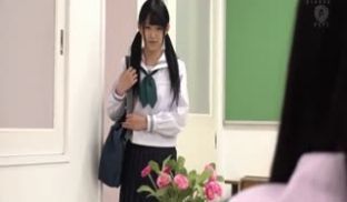 BBAN-225美术部レズビアン先辈の裸体モデル
