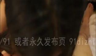少妇女神登场南锣鼓巷美甲少妇背着老公约~开档黑丝
