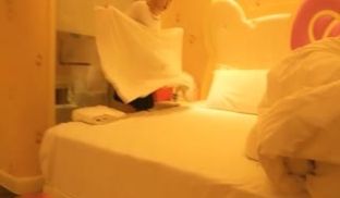 豪华酒店大屌哥1000元选了位刚来兼职的漂亮美女