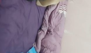 猛男请三个身材火辣的九零后小太妹貌似吃了摇头丸强