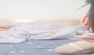 手机直播情侣啪啪秀身材娇小妹子69互舔上位骑乘 