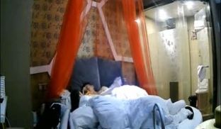 高校附近特色酒店艺校大学生情侣滚床单长发美女开始