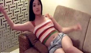 网络传的沸沸扬扬漂亮模特冰冰一字马大尺度私拍肉肏