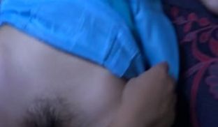两个猥琐男套路服装店老板娘人长的挺漂亮的喝的烂醉