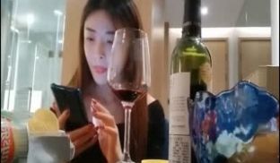 土豪胖哥3000元酒店约啪高素质女神级性感美女~