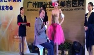 网曝门事件～果然吸睛的艺术美胸成果发表会