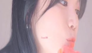 [韩国] 小清新可爱妹仔～随着音乐摇摆抚摸美乳