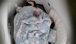 平头小青年貌似往大JJ上摸东西了搞了半天然后与翘