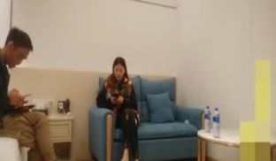 午夜探花 老哥约了个高颜质的苗条长腿妹子开房~猛