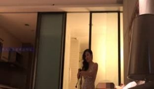 《91风流哥》800元约气质卷发良家美乳性感少妇