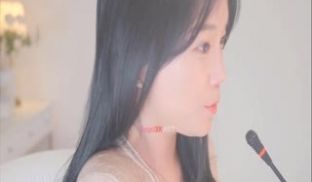 [韩国] 甜美系美少女不知道今天要直播甚么主题～