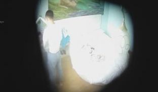偷拍大学生情侣背着家人结伴旅游开房偷吃禁果妹子颜