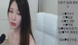 [韩国] 正妹主播陪你玩穴穴，隔着内裤也有不同的