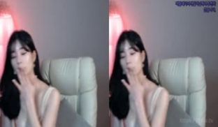 [韩国] 摇屁屁、脱衣服，波浪妹妹的初阶情欲直播
