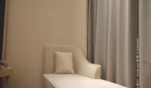 《步兵摊花》约了个白皙极品辣妹！还让她穿上情趣衣