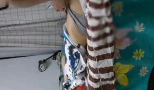 眉清目秀的长发小哥男扮女装下药迷倒Q群认识的女网
