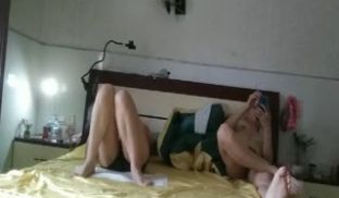 眼镜哥的老婆回家坐月子，就约公司内的大奶性感少妇