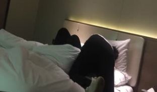气质美女助理与服装厂富二代到酒店约炮还想用手机拍