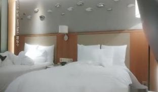 《探花郎李寻欢》让175公分高的车模换上情趣服装