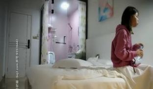 长相清纯甜美的妹子原来这么骚，被操了两次才满足～