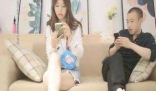 《千人斩嫖老师》约了个牛仔迷你裙萌妹，从背后抽插