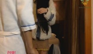 让极品外围妹子穿上空姐制服，兴奋到中出她两次！