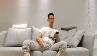 《鸭哥探花》约了个很敏感的贫乳外围妹～鸭哥大屌狂