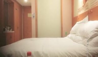 可爱外围妹子遇上暴力卷毛哥，爆操到直求饶