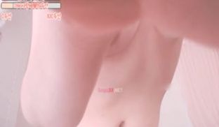 [韩国] 整天背这两颗好累喔～放在桌上你帮我揉揉