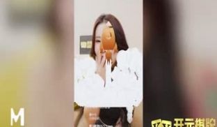 屌丝逆袭抽插富仇记 礼物一发让我叫爸 (MDX0