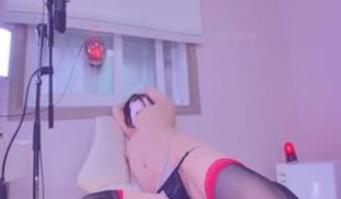 [韩国] 酒红色的奶头，掀起口罩偷吃一口不会被发