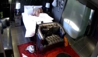 酒店豪华房偷拍土豪中年大叔和极品大长腿气质少妇无