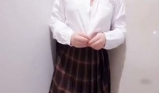 超卡哇伊网红美少女之偷偷在男厕嘘嘘的肉丝诱惑 玉