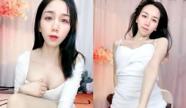 骚逼妹子性感不，学会用道具了淫液流出全程露脸丝袜