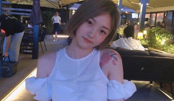 台湾可爱的短髮宝贝 去夜店玩结果被渣男骗上床 