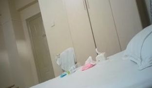 91仁哥老铁介绍认识的高挑腿长单亲小少妇出来兼职